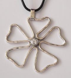 OJNP 46 - Wire Rose with white stone